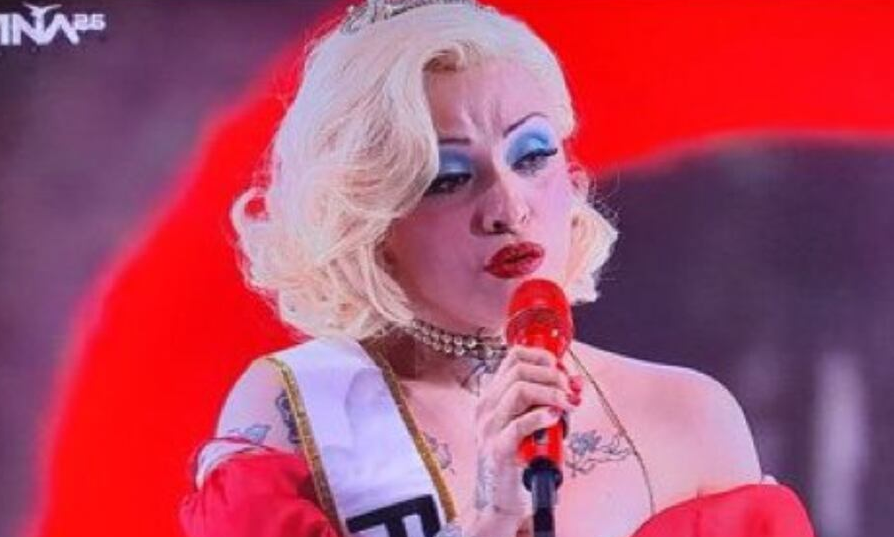 eluniversocom's tweet photo. Mon Laferte triunfa en Viña 2026: la artista chilena conquista la Gaviota de Platino con su estética ‘Femme Fatale’ en la Quinta Vergara https://t.co/ilghyoD82z https://t.co/9FMZNUo8RL