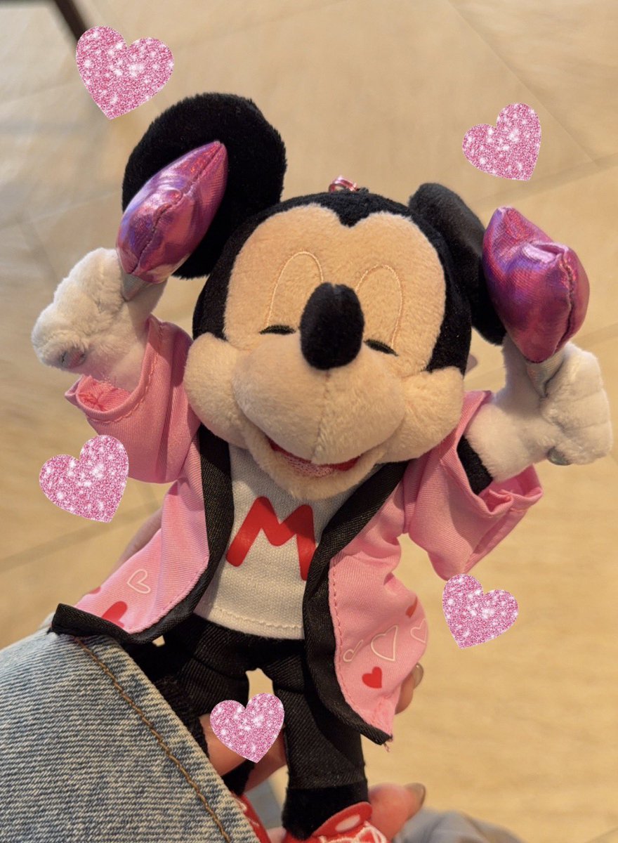 mickey__3103's tweet photo. 朝からディズニーストア行ってきて、
前に並んでた親子の方がめちゃくちゃ優しくて、気づいたら手繋いで並んでた🤝🏻💕
ありがとうございました💓

ミニヲタやってるミッキーが好きなミキヲタですわ✌︎( ╹꒳​╹  )✌︎ｶﾜｲｰ https://t.co/kgDabS93Wi