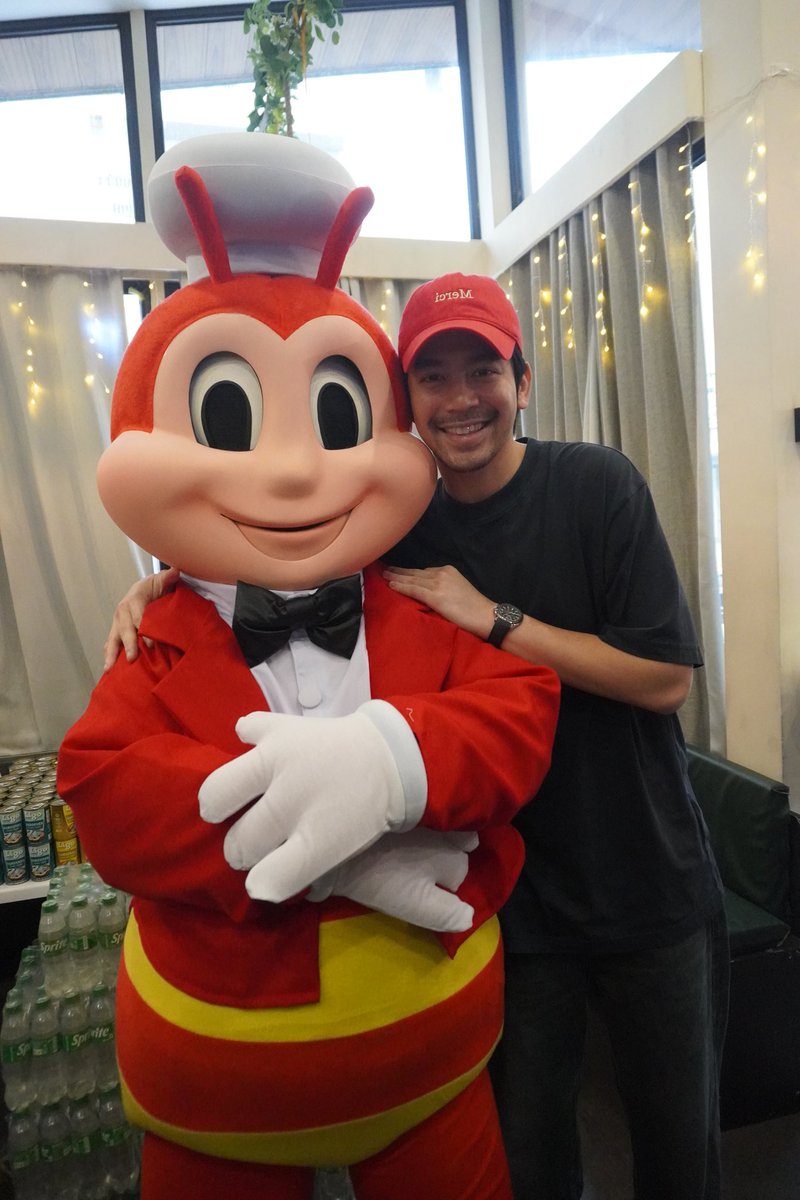 My 2 favourites ♡

<a href="/iamjoshuagarcia/">Joshua Garcia</a> <a href="/Jollibee/">Jollibee</a>
JOYday with JoshuaGarcia
#FridayJOYday