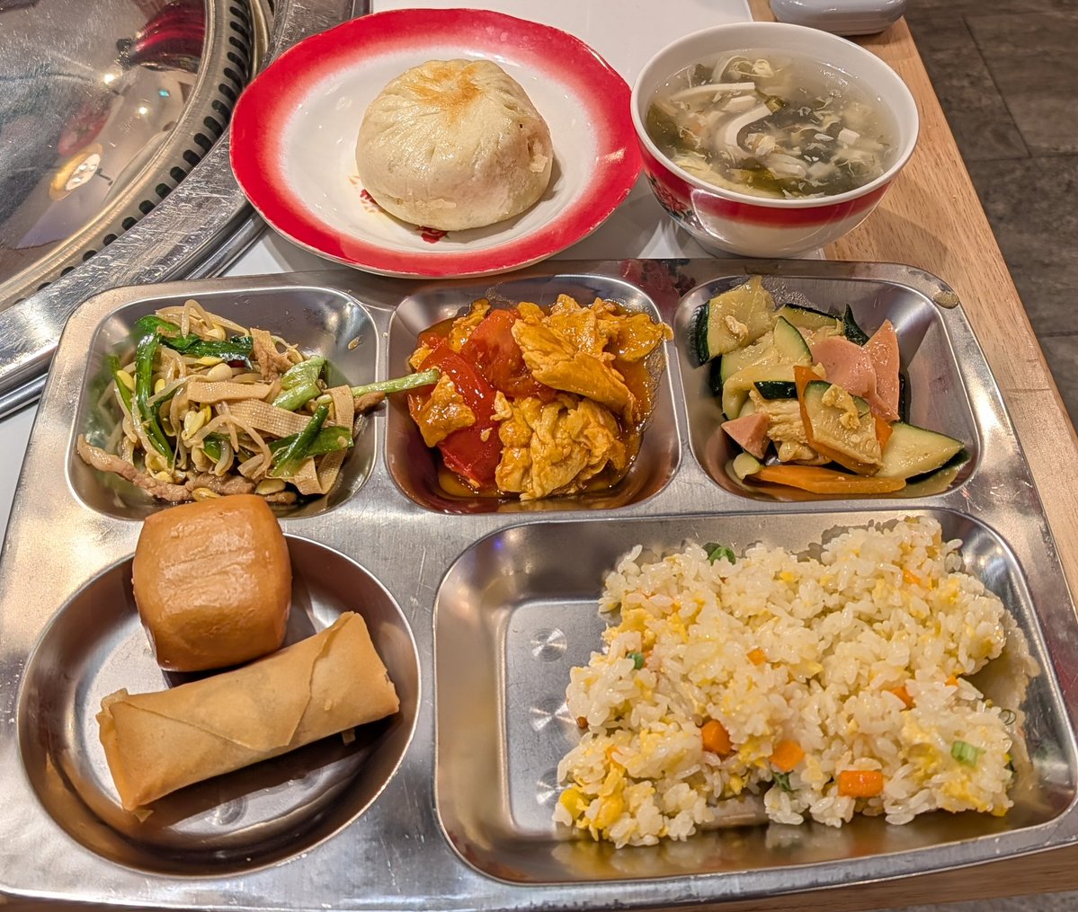 今日は前から気になっていた ガチ中華の店にいきました ガチ中華って