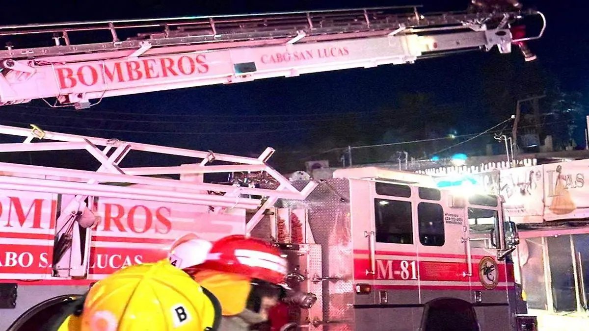 Bomberos🚒 de Los Cabos reportan que emergencias🔥 suben 12%, pero su sueldo no. Negocian aumento salarial para no perder más elementos que se van por buscar mejor sueldo💰 en la iniciativa privada goo.su/zbXCe5D <a href="/ElSudcalif/">El Sudcaliforniano</a> <a href="/BomberosCsl/">Bomberos CSL</a> #Bomberos #ProtecciónCivilMagazín