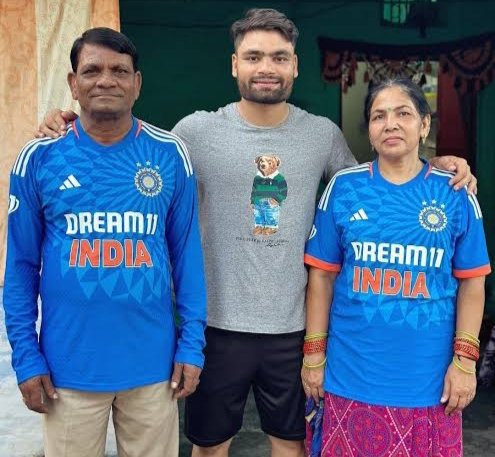 आज क्रिकेटर रिंकू सिंह के पिता का देहांत हो गया।

 पूरा जीवन संघर्ष भरा रहा इनके पिता जी का, जब बेटा अपने पिता सपोर्ट करना चालू किए ।

तभी इस दुनिया के मोह माया को छोड़ कर चले गए।

भगवान उनके आत्मा को चरण में स्थान प्रदान करें।