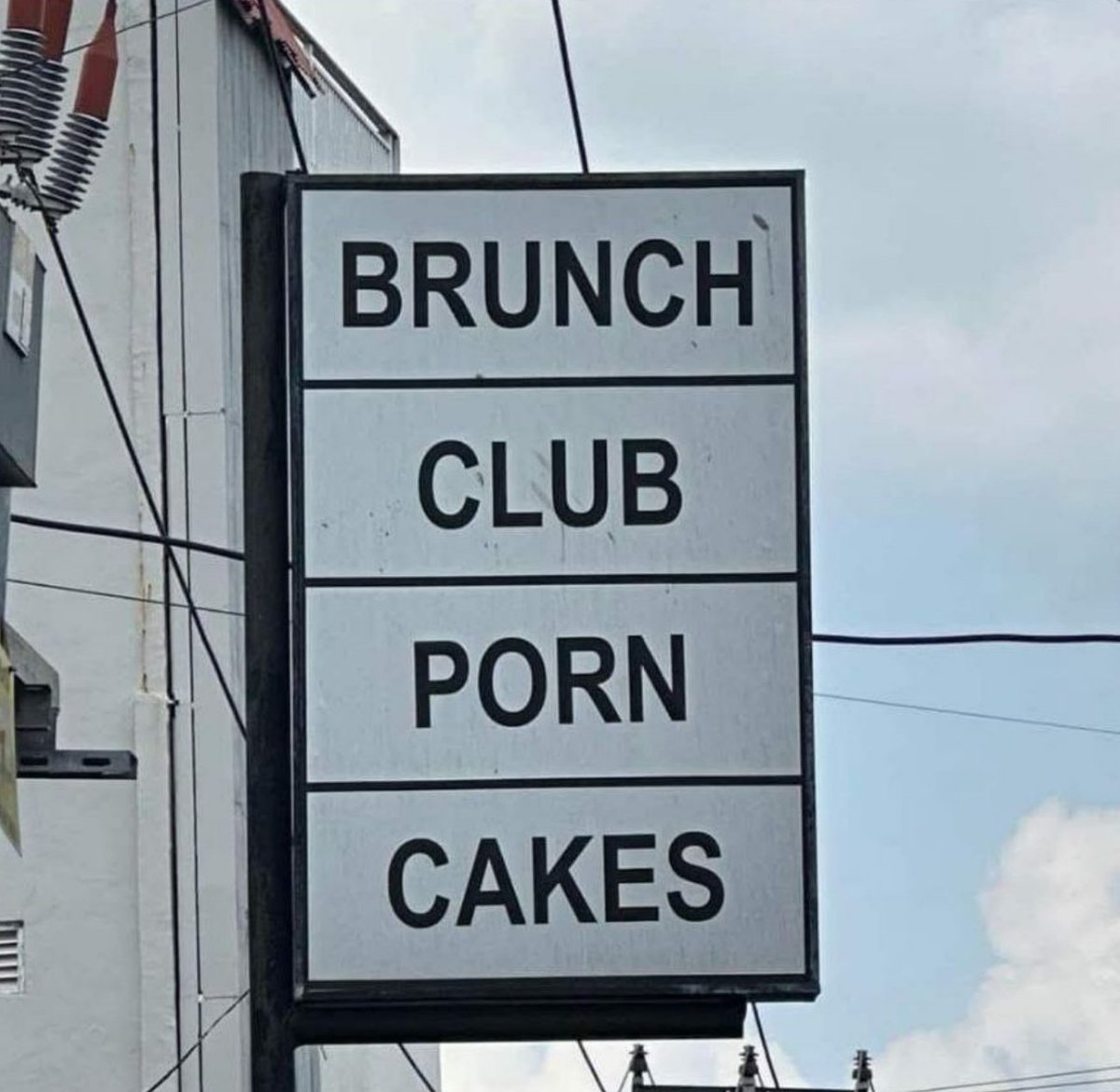 WHO LIVES IN A PINEAPPLE UNDER THE SEA-