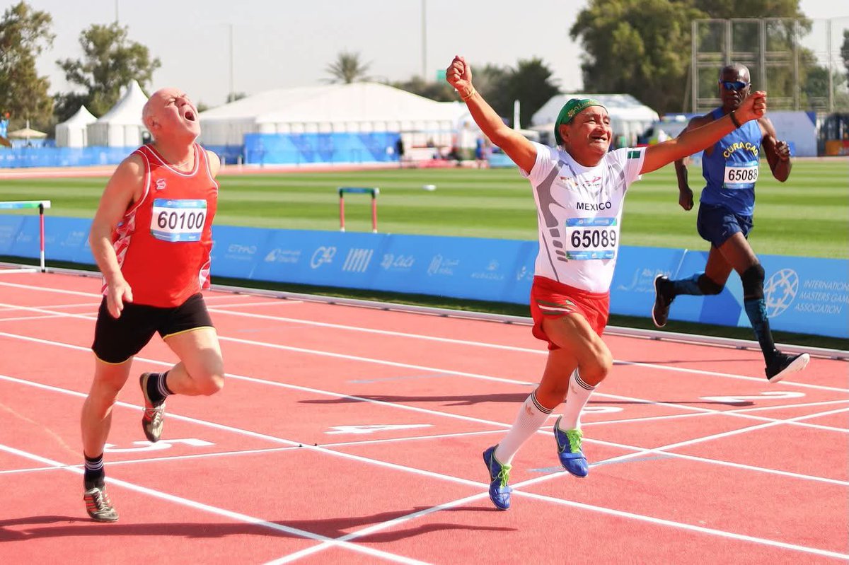 _infoLeon's tweet photo. 🏃‍♂️🥇 ¡Orgullo leonés en lo más alto!

Juan Velázquez brilló en los Open Masters Games 2026 en Abu Dabi al conquistar 🥇1 oro, 🥈2 platas y 🥉1 bronce en atletismo máster.

A sus 65+ años demuestra que la edad no es límite 💪🔥| @ComudeLeon

🔗https://t.co/osm5lPHXdv https://t.co/nsmP5uNG5W