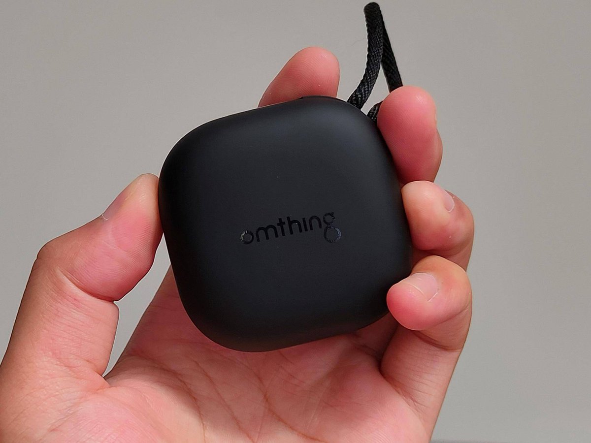 nshimiyemmy256's tweet image. Unboxed my new tech gadget! Sleek design, instant setup—can’t wait to test its features.  #TechUnboxing #NewGadgetVibes