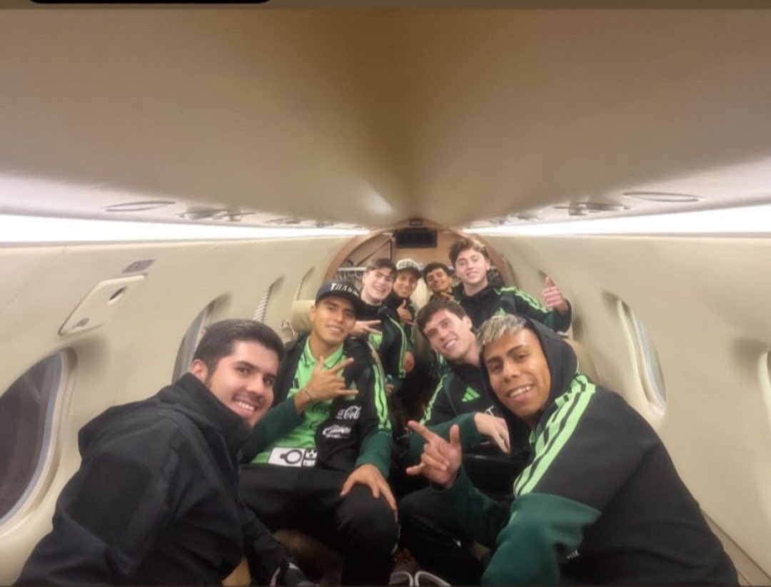 Grupo joven, sano y de atletas, alejado de escándalos, fiestas, alcohol y cualquier tema extra cancha.

Que Dios los cuide mucho, y si algún día se van a Europa, que sea dejando estrellitas en nuestro escudo🥹

Los tqm. ♥️