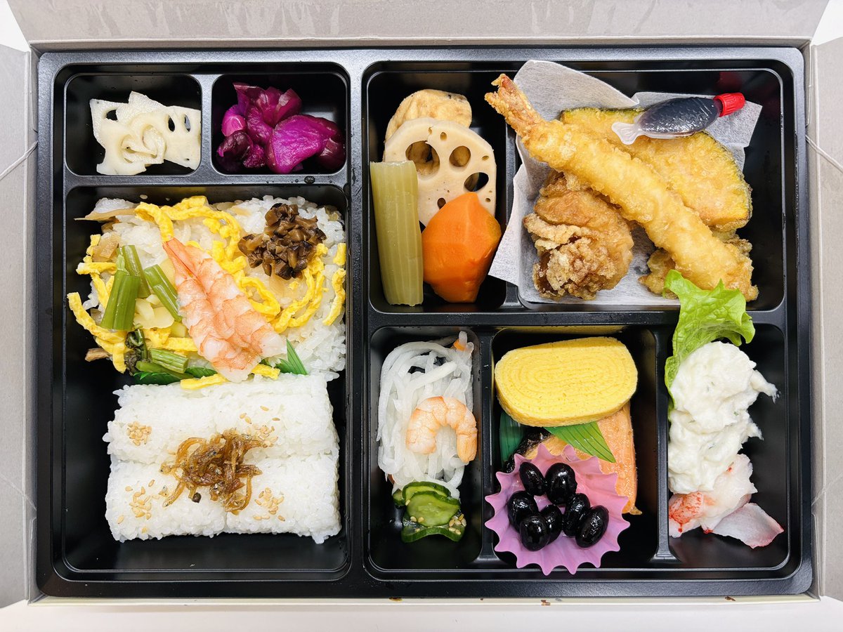 今日の現場お弁当。 ＼出ました！まねき！うえい！／