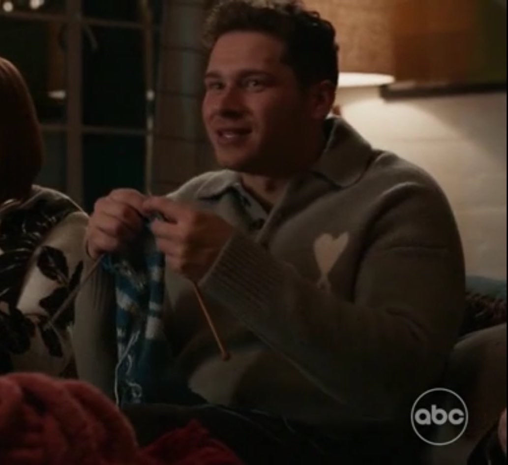 goforeddie's tweet photo. used to steal government owned property to go fuck strangers from tinder now bakes snickerdoodle and knit in cardigans https://t.co/r4ybPUnZdA