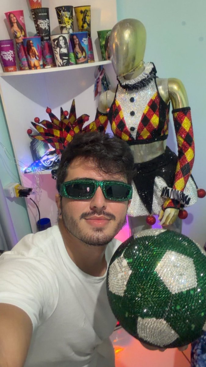 mdrfabio's tweet photo. Anitta, te amooooo 
❤️❤️❤️❤️ https://t.co/UgMLuVblkw