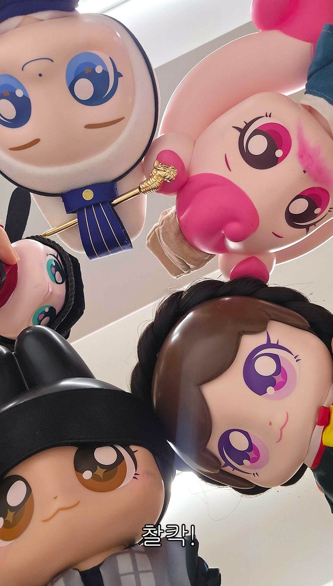 아 귀엽다.. 너무 귀엽다.. 
왕사핑의 앙증맞은 셀카 TIME🍎

흥도핑의 진두지휘 아래 하나, 둘, 셋! 
이정도면 셀카 장인 맞지요✨

<왕과 사는 남자> 절찬상영중👑
🔗예매는 프로필 링크에서 확인