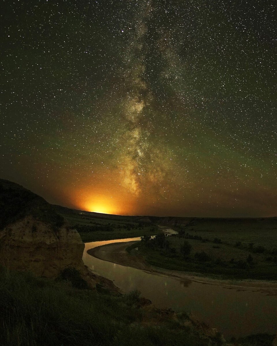 NorthDakota's tweet photo. Theodore Roosevelt National Park was named one of the best places in the Midwest to see the stars by @MidwestLiving. And with views like these how could you not agree? 🤩

📍: Wind Canyon https://t.co/6FRGA5ASZx