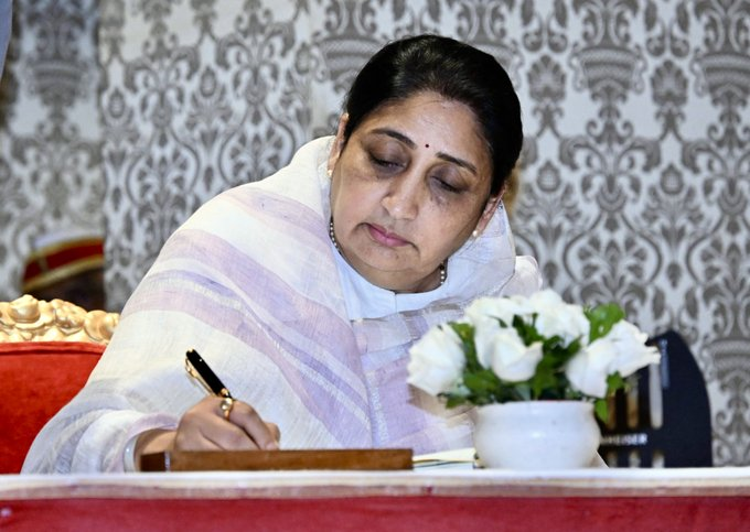 airnewsalerts's tweet image. Maharashtra Deputy Chief Minister Sunetra Pawar unanimously elected as the national president of the Ajit Pawar-led Nationalist Congress Party (NCP). 

#NCP #SunetraPawar