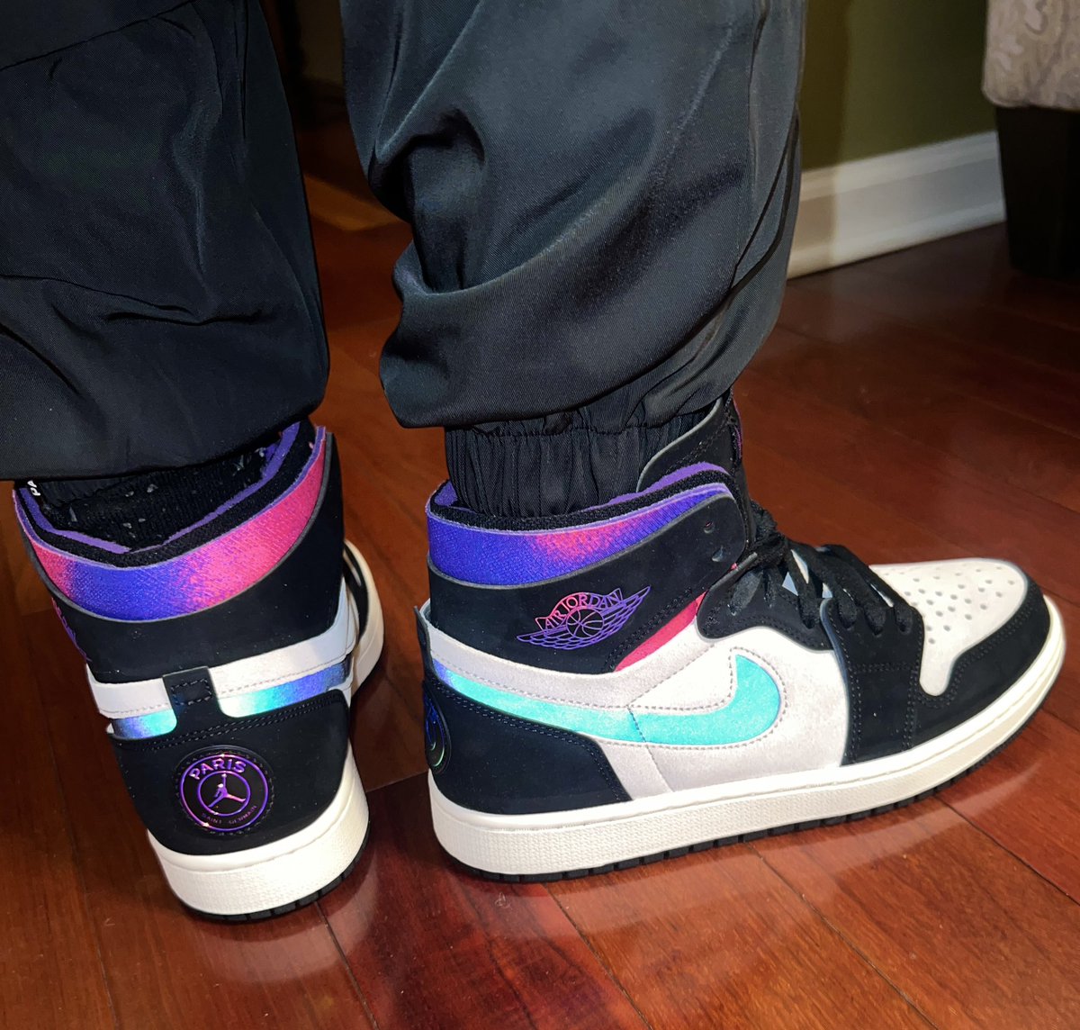 jordan 1 psg on foot