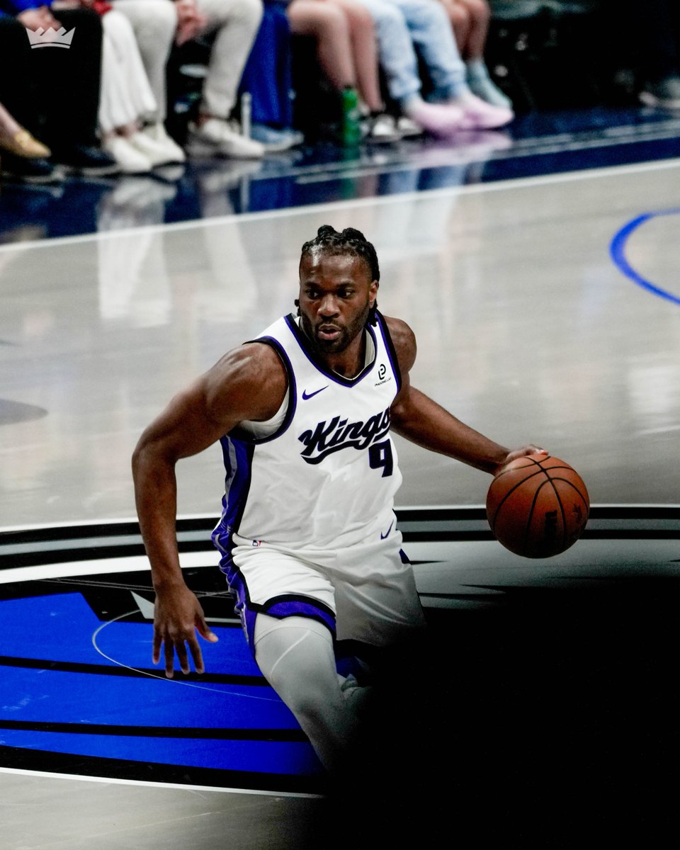 HALFTIME: Kings lead Mavericks at the break, 68-56.
👑 Precious Achiuwa: 21 PTS, 8 REB, 2 AST
👑 Maxime Raynaud: 10 PTS, 5 REB
👑 Drew Eubanks: 9 PTS, 2 REB