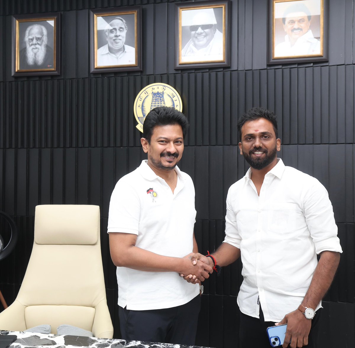 Mayiladuthurai Vicky (மயிலாடுதுறை விக்கி) tweet media