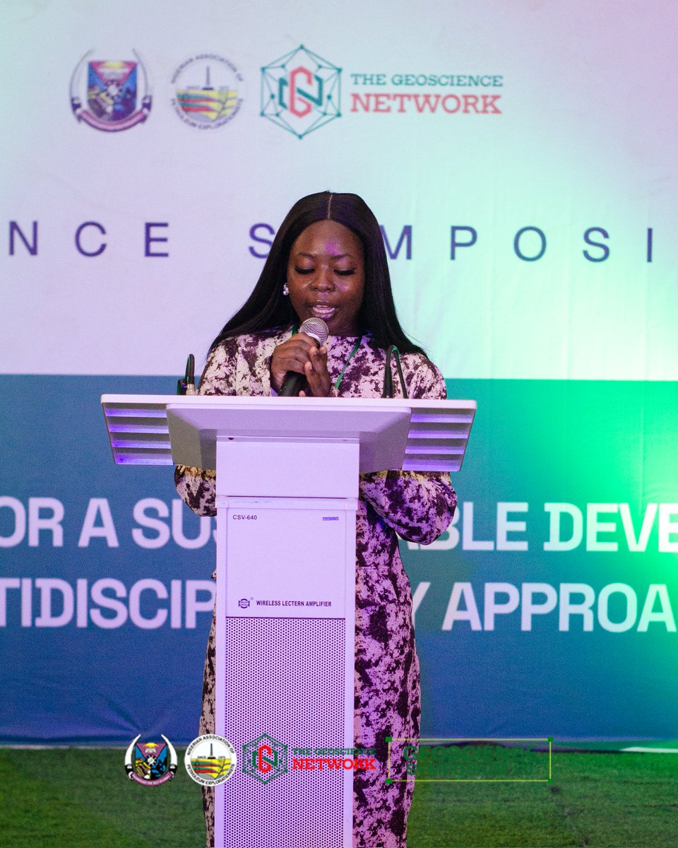 Ayoleyi 💐 tweet media