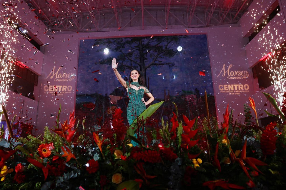 SintextoMX's tweet image. En un ambiente de fiesta en la Plaza La Ceiba, la #alcaldesa Yolanda Osuna Huerta #presentó oficialmente a Monserrat Contreras Ponce como representante de #Centro para la #FeriaTabasco2026.