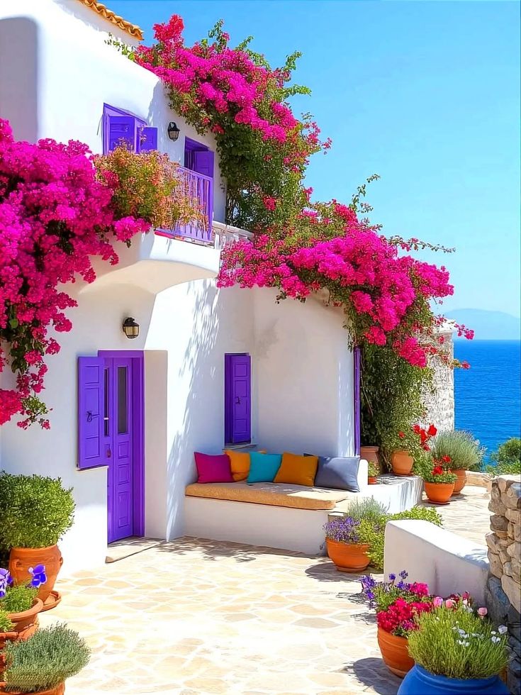 Yol ne kadar doğru olursa olsun,
yanındaki yanlışsa
menzil şaşar.

Bazen yolu değil,
yol arkadaşını değiştirmek gerekir.

— A&amp;G

#Günaydın
#HayırlıCumalar