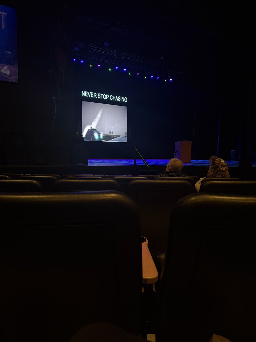 aloren10's tweet photo. Watching a presentation from @ReedTimmerUSA on storm chasing? Best night of my life. I fear I missed my calling in life ❄️💨🌦️⚡️🌪️🌤️⛈️☀️🌡️ https://t.co/fWe1e3MqOL