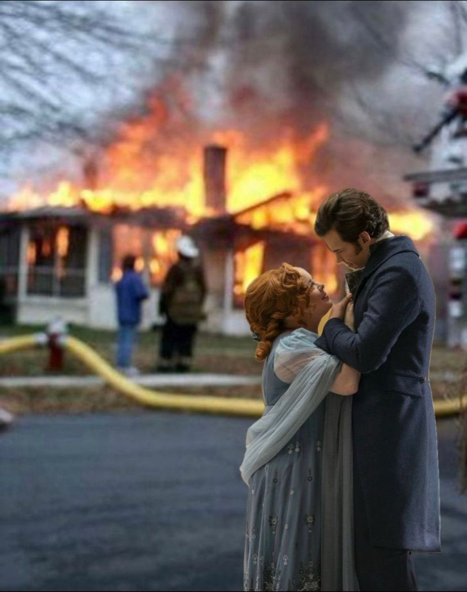 finhacheta's tweet photo. eu amo que na maioria das cenas tava o pau torando e quando você olhava para o fundo tava o Colin e a Penelope bem assim no mundinho deles https://t.co/Umy17wvEWl