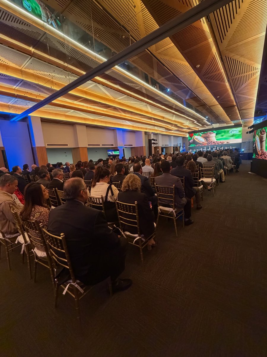 AGEXPORTGT's tweet photo. Asamblea General de Asociados 2026 de AGEXPORT, un espacio clave para presentar resultados, fortalecer la visión estratégica y reafirmar el compromiso con el crecimiento del sector exportador del país. 🇬🇹🌎

Un encuentro que consolida el trabajo conjunto y proyecta el futuro del país a través de las exportaciones. ✈️🚛🛳️📦

¡Agradecemos la participación de todos nuestros asociados! 

#Asamblea2026 #SectorExportador #Guatemala #AGEXPORT