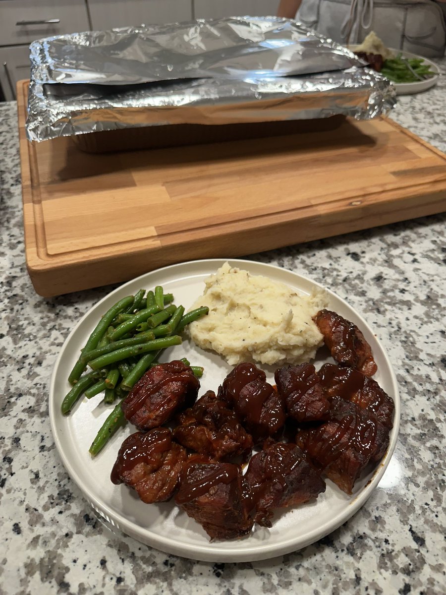 Got the smoker up and going🐽