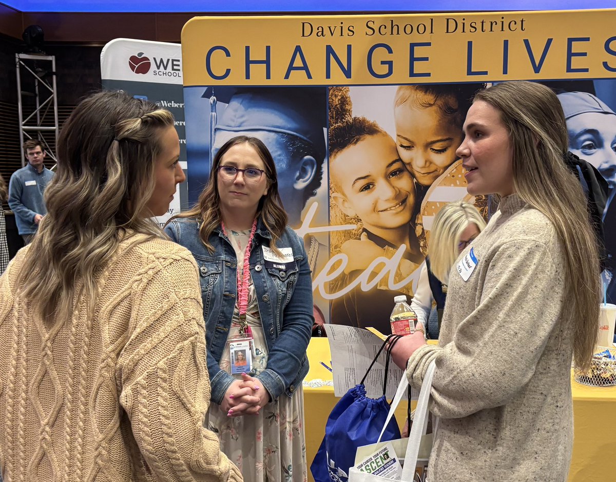 UtahTOY2014's tweet image. These two impressive @USUAggies Alums are not just excellent teachers… they’re also outstanding recruits! Thanks for sharing why you love to #TeachInDavis with candidates at the USU Ed Career Fair. @UtahStateAlumni