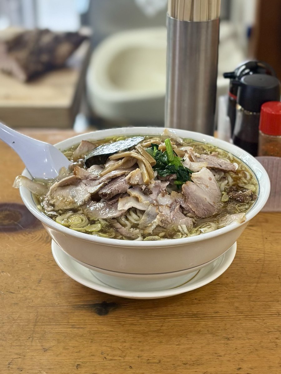 moririn5110's tweet photo. ラーメンやひこ@飯田市
チャーシューメン大盛り油入り1300円

#ラーメンやひこ
#やひこ
#飯田市 https://t.co/mLpC3RgImY