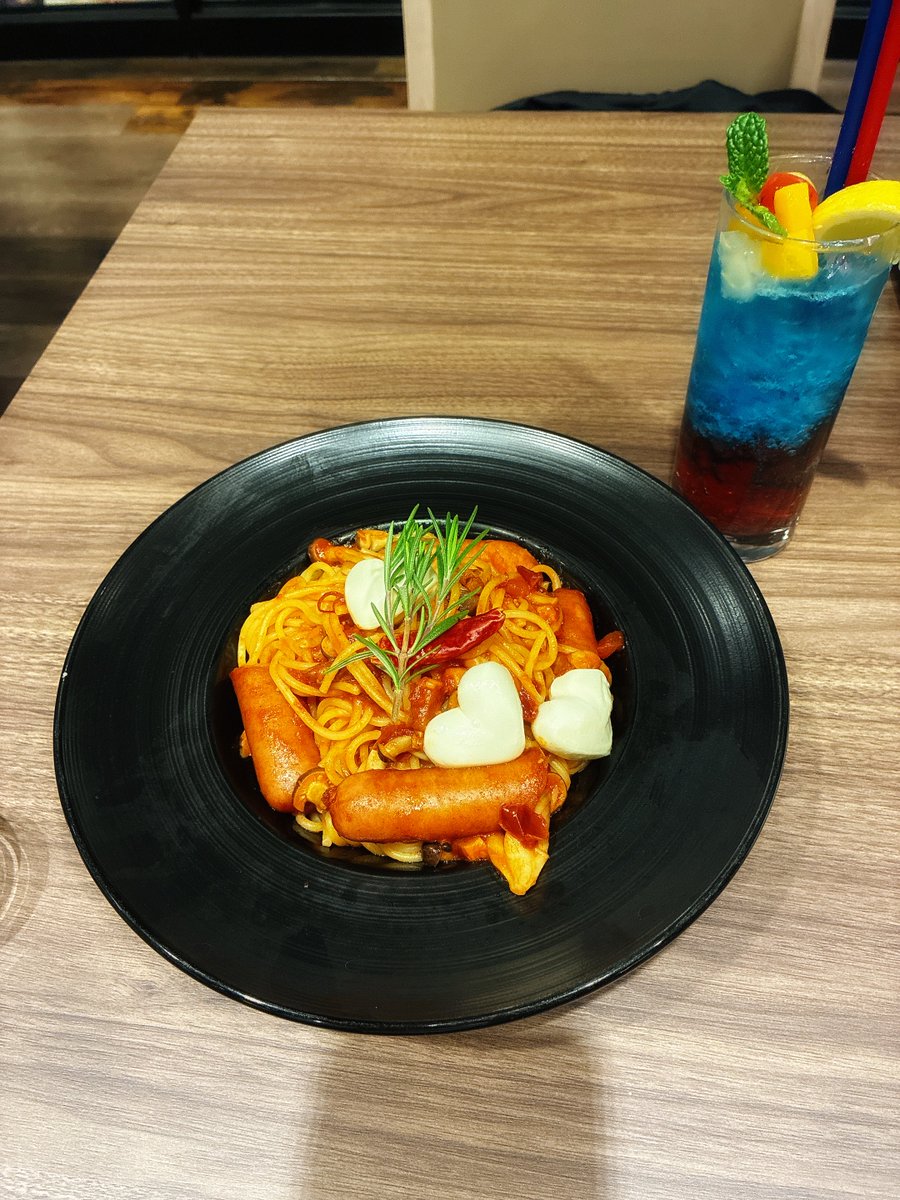 このあいだの写真
またエオカフェ行ってきました🏝️
ドリンクもパスタも美味しかった！！
友達の分のアルカディアポスターも無事に手に入れました✨

#エオルゼアカフェ #エオカフェ