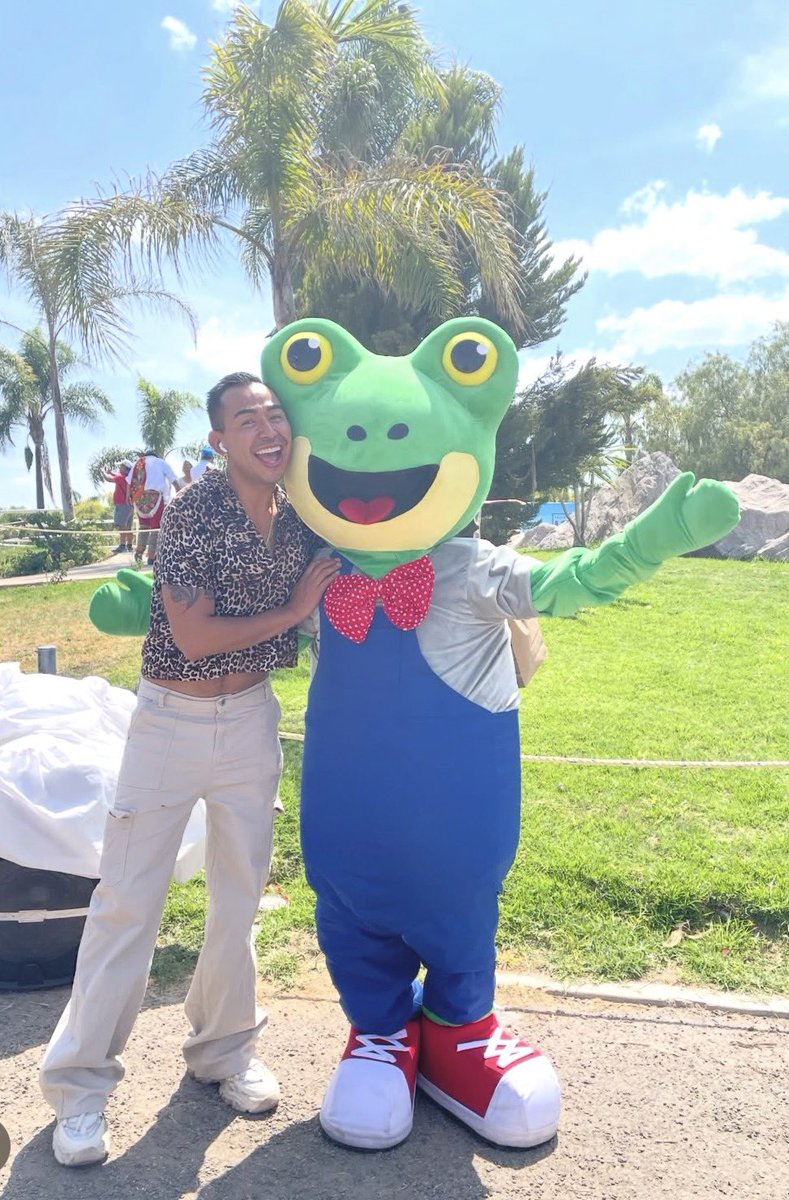 Serena Tea tweet media