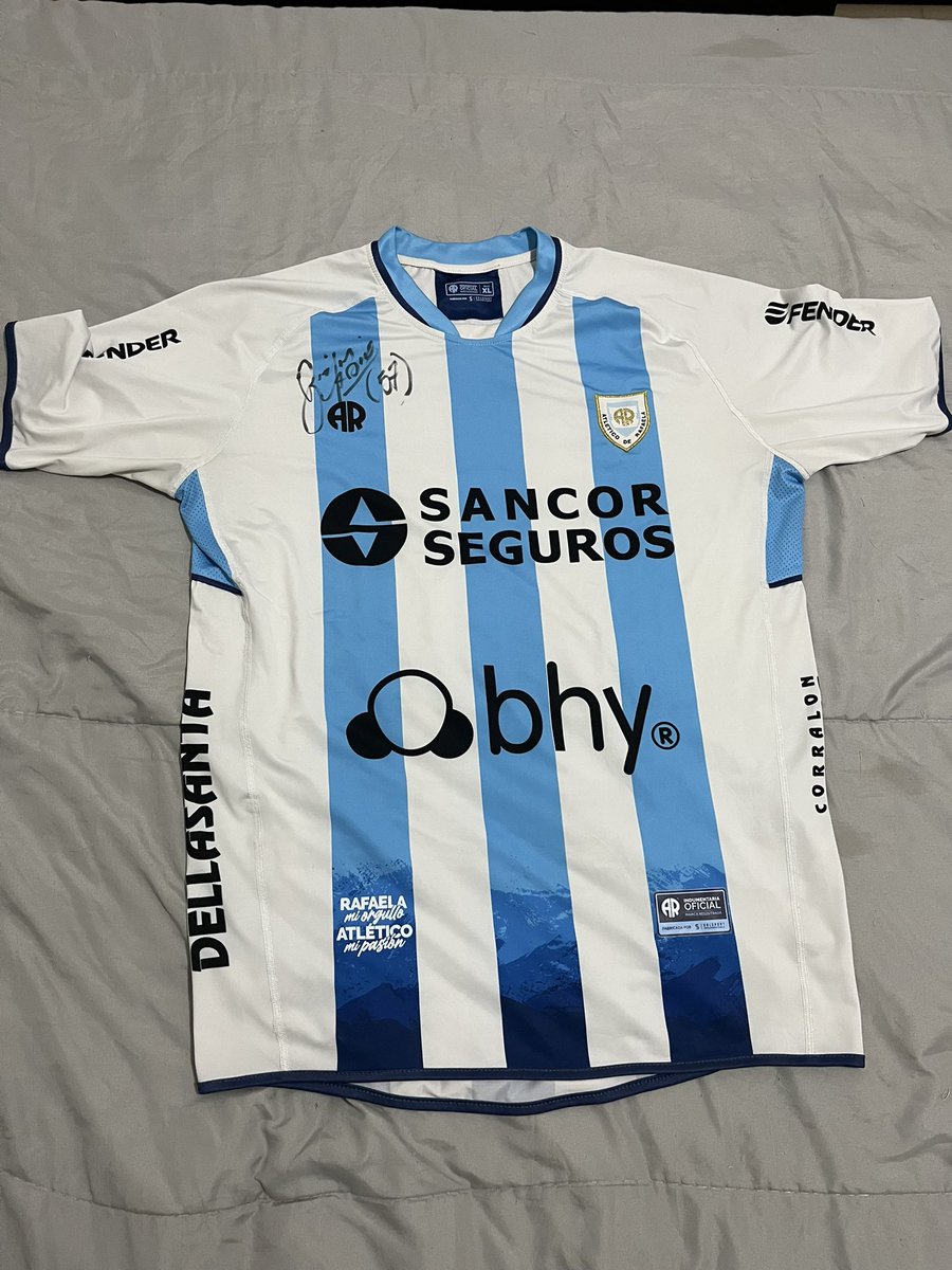Agustinf08's tweet photo. @TMoberto Me sumo a los comentarios! Firmada por el taca llegado a los 57 goles https://t.co/rn5s1In8Wu