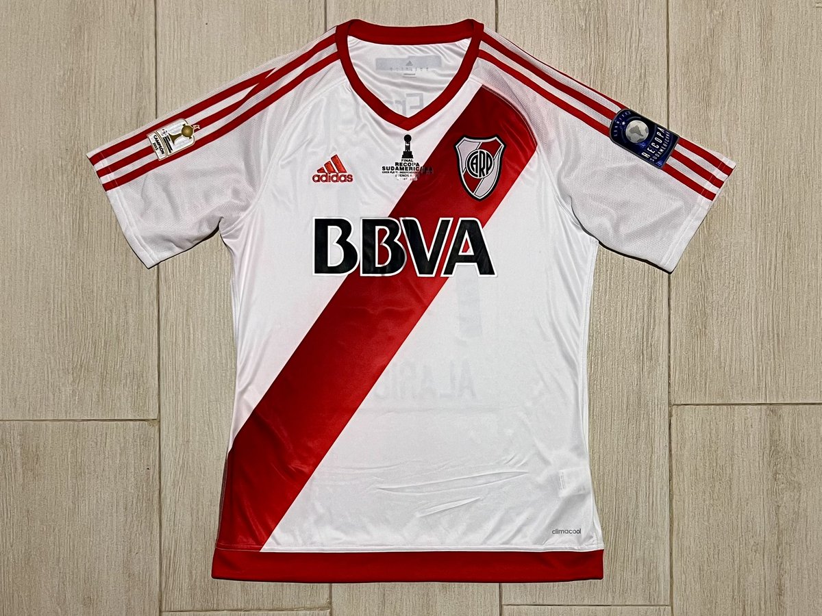 matias_t's tweet photo. Noche de Recopa Sudamericana https://t.co/zUbGW3cyPR