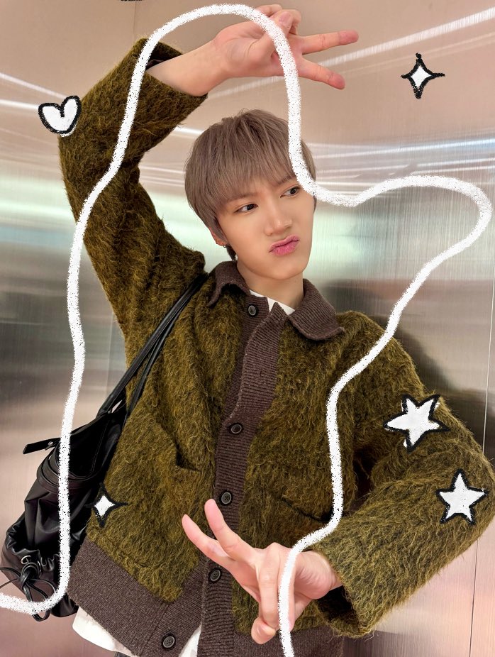 อ้วนน่ารัมากกกกกกกกกกก ท่าประจำวันนี้น่ารักมากสุ้บๆๆๆๆๆๆๆ 😭

#테니생일이야_안나줘 
#HAPPYTENDAY