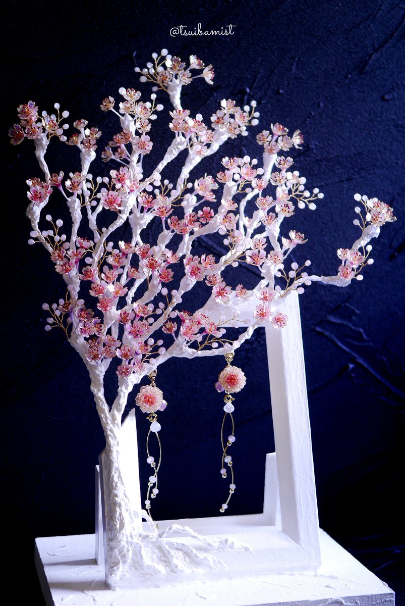 #私のヤバい初手と完成

なんでフレームに木を生やしたかは本当に今でも分からない。
きっと当時の私に聞いても分からない。