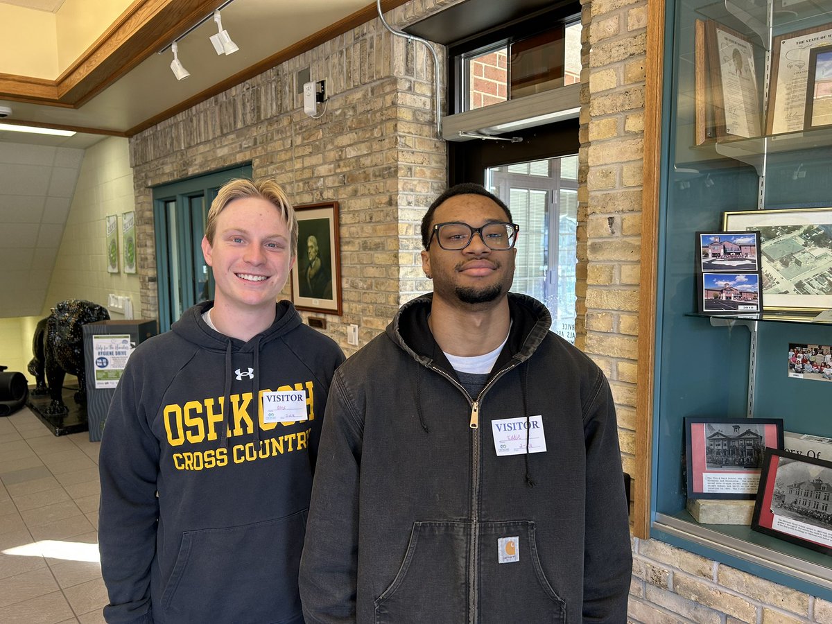 UWOTF_CC's tweet image. We are back at it!  Thank you shout out to members of our @UWOTF_CC teams for volunteering helping with Reading at Jefferson Elementary School in Oshkosh today!  Way to go, Titans! #readingisfun