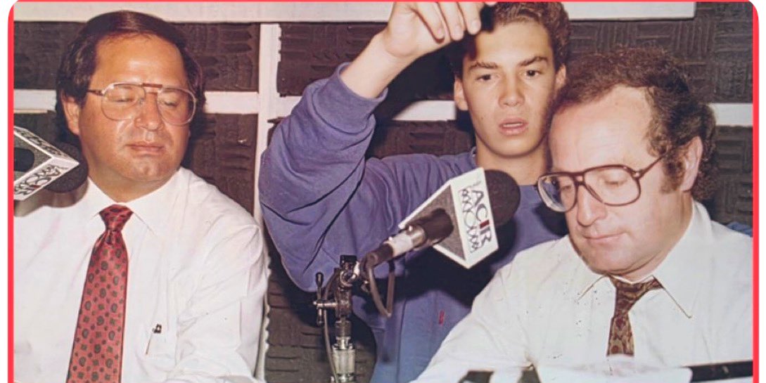 Hoy se nos va un amigo y compañero de tantos años: Marco Tolama. Desde Canal 13, Imevisión, Gupo Acir y TV Azteca compartimos cabina, viajes, risas y la pasión por el automovilismo.
Nunca olvidaré el día que murió Ayrton Senna: no quería narrar, estaba destrozado. Le pedí que lo