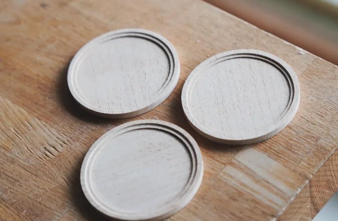 量感のあるゴシックローズ彫ります