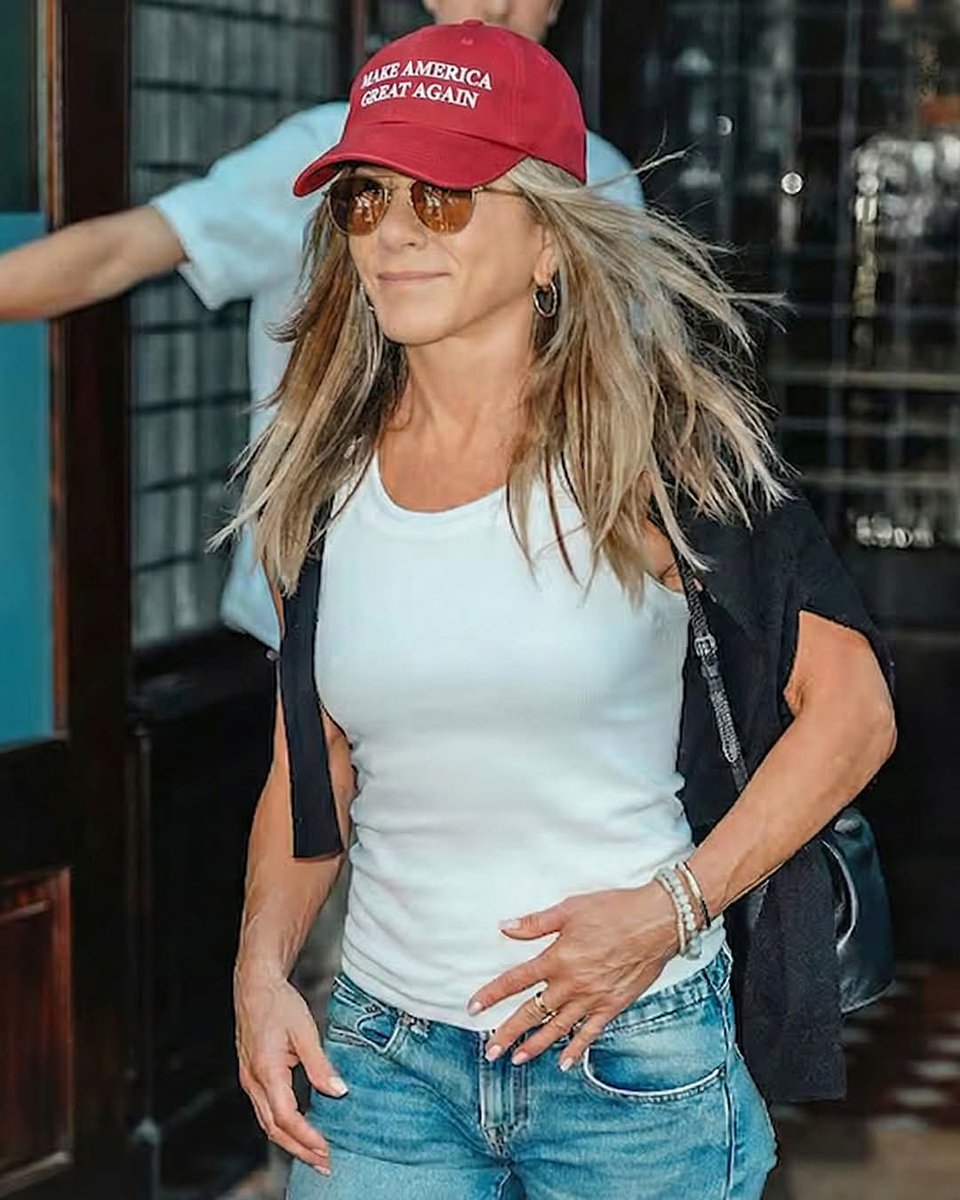 Jennifer Aniston tweet media