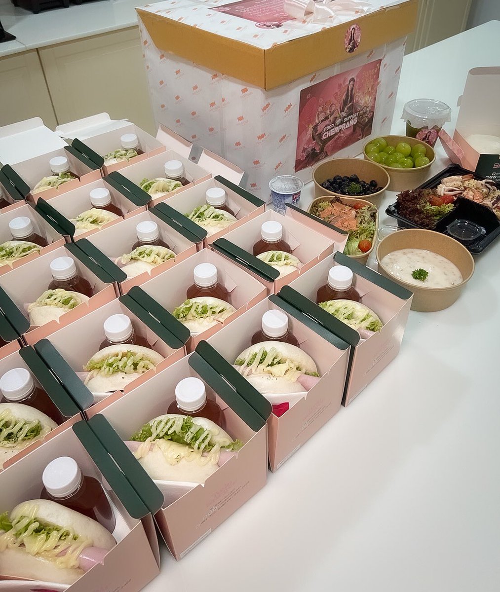 ProjectforCher's tweet photo. Food support จากเหล่าแมวถึงเฌอปรางและทีมงานกองถ่าย วันทองไร้ใจ 🍽🍩🍵🍱🍝

📍27 กุมภาพันธ์ 69 ~ 🙏🏻🐱

#CherprangAreekul https://t.co/Q8cqz0fs6p