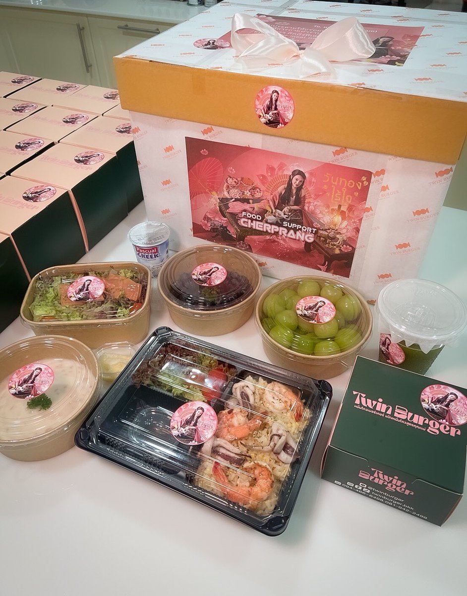 ProjectforCher's tweet photo. Food support จากเหล่าแมวถึงเฌอปรางและทีมงานกองถ่าย วันทองไร้ใจ 🍽🍩🍵🍱🍝

📍27 กุมภาพันธ์ 69 ~ 🙏🏻🐱

#CherprangAreekul https://t.co/Q8cqz0fs6p