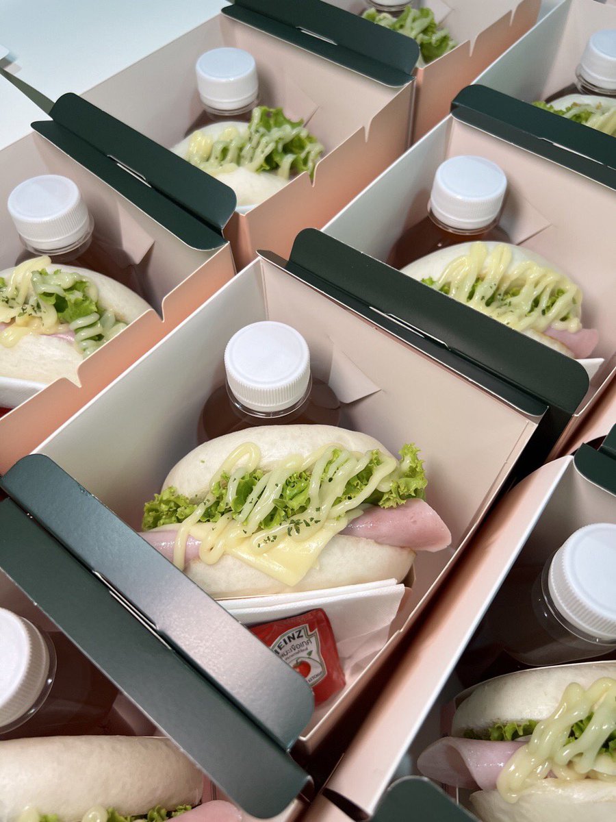 ProjectforCher's tweet photo. Food support จากเหล่าแมวถึงเฌอปรางและทีมงานกองถ่าย วันทองไร้ใจ 🍽🍩🍵🍱🍝

📍27 กุมภาพันธ์ 69 ~ 🙏🏻🐱

#CherprangAreekul https://t.co/Q8cqz0fs6p