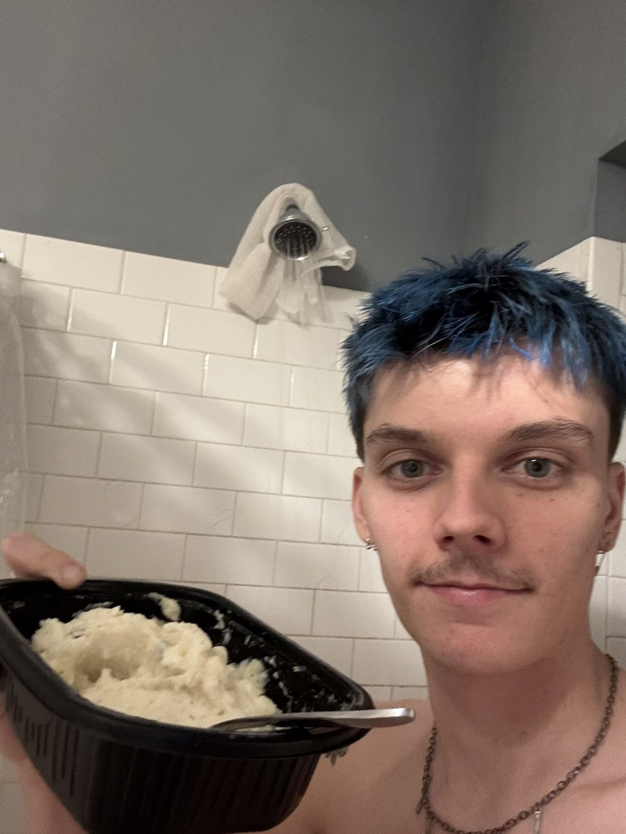 𝑾𝒐𝒓𝒓𝒚 (fucking) 𝑪𝒍𝒖𝒃. tweet media