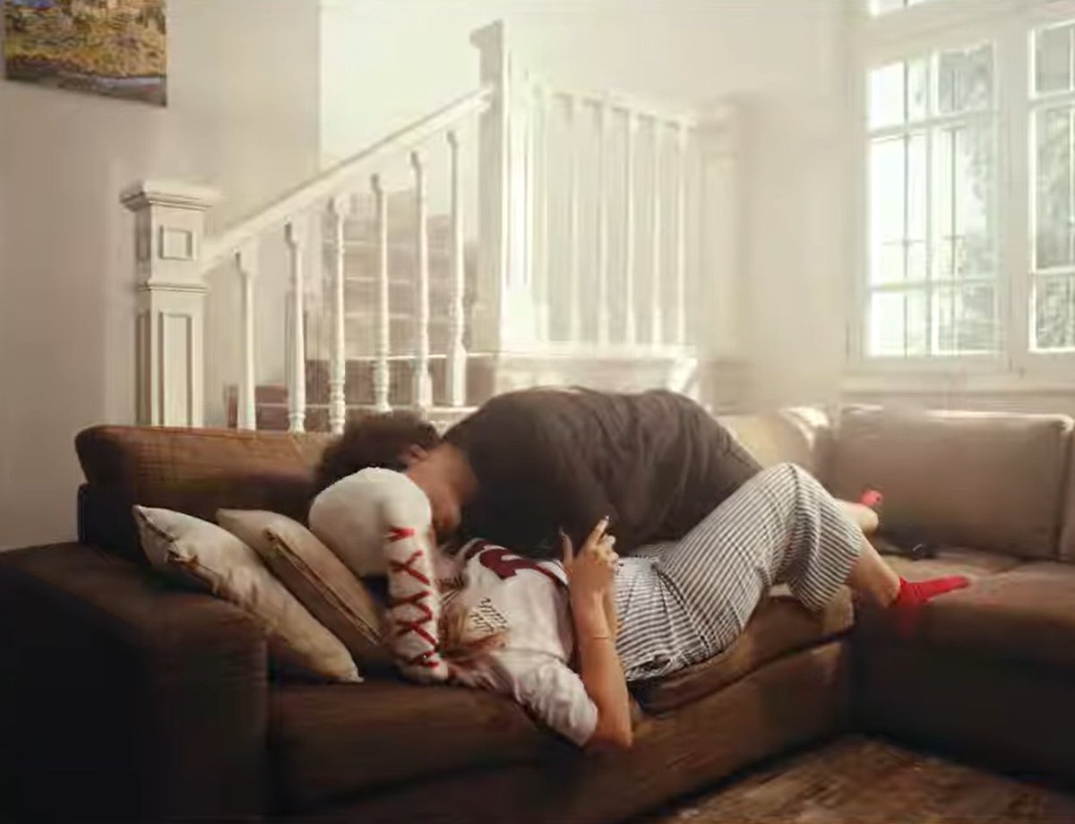 Glogloking Out of Context tweet media