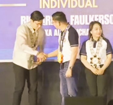 Most Outstanding Taxpayer awardee (Individual) Richard R. Faulkerson Jr. #AldenRichards 👏