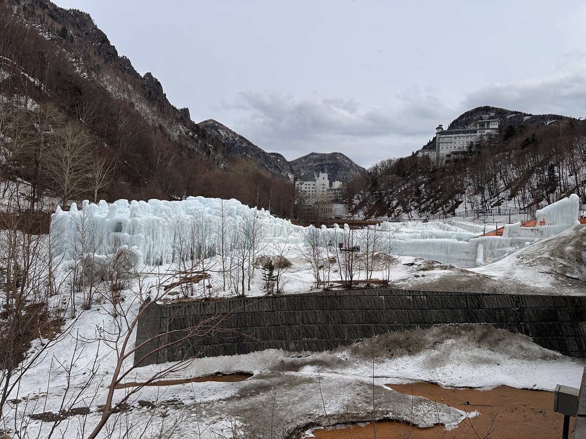 c_qsq's tweet photo. 凄い氷🧊
層雲峡温泉♨️ https://t.co/uiHaEyYbDW