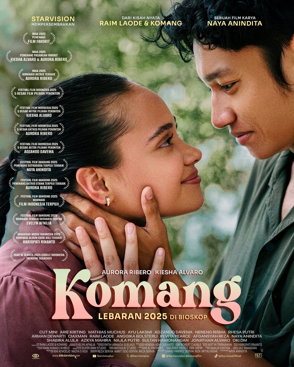 Starvisionplus's tweet photo. Starvision selalu menghadirkan film-film terbaik yang menarik, dan menyentuh hati untuk menemani momen Lebaran bersama keluarga tersayang ✨

​Film 𝐒𝐄𝐍𝐈𝐍 𝐇𝐀𝐑𝐆𝐀 𝐍𝐀𝐈𝐊 menjadi film ke-16 persembahan @Starvisionplus yang akan hadir di Lebaran tahun ini sebagai kado untuk keluarga Indonesia, mulai 𝟏𝟖 𝐌𝐚𝐫𝐞𝐭 𝟐𝟎𝟐𝟔 🌙🕌

𝙇𝙚𝙗𝙖𝙧𝙖𝙣 𝙠𝙪𝙢𝙥𝙪𝙡 𝙠𝙚𝙡𝙪𝙖𝙧𝙜𝙖 nonton Film 𝐒𝐄𝐍𝐈𝐍 𝐇𝐀𝐑𝐆𝐀 𝐍𝐀𝐈𝐊 🏠 

#SeninHargaNaik #FilmSeninHargaNaik #FilmKomang #FilmDuaHatiBiru #FilmGaraGaraWarisan #FilmLebaran