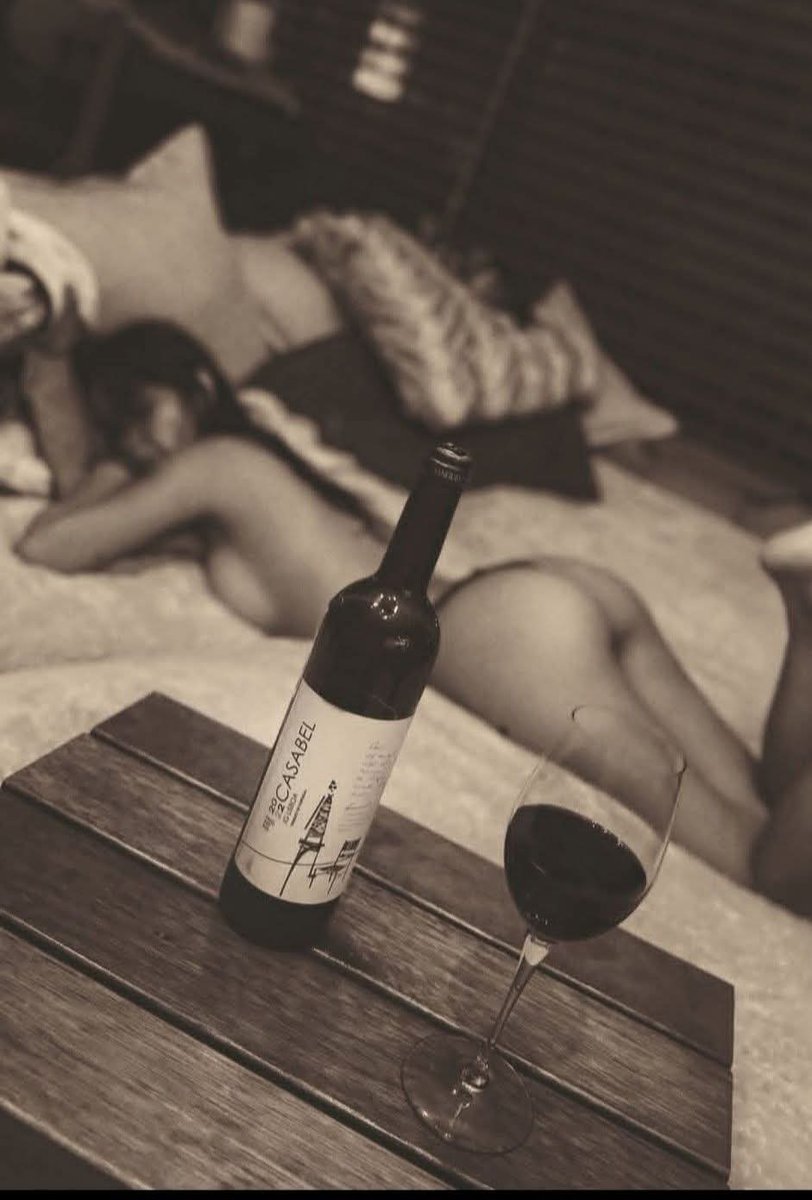 "Hay mujeres que son como un buen libro, pero tú eres una biblioteca entera: tienes la historia en la mirada, la sabiduría en la sonrisa y una seguridad que cautiva mucho más que cualquier juventud."

#Bonita🐺