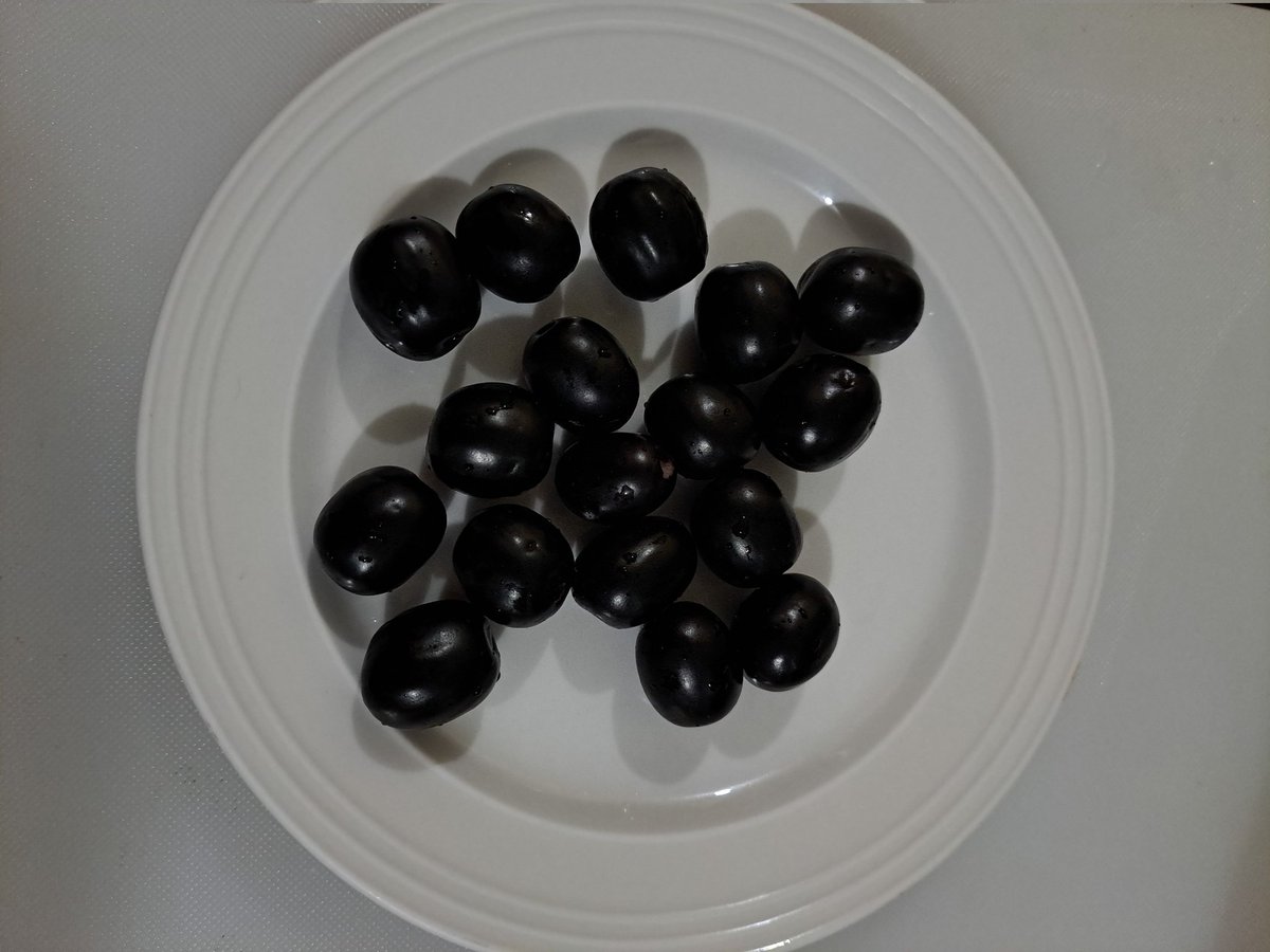 CanariCreations's tweet image. Berries from my tree.

#CanariKindCafe 
#Creativity 
#berries 
#CreateWithCanari 
#food