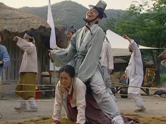 韓国の皆様の歴史認識というのは、実に選択的で興味深いものですわ。他国の振る舞いに対してはあれほど厳しい道徳の基準をお持ちなのに、つい100年ほど前まで自国内で蔓延っていた「白丁嫁遊び（ペクチョンカクシノルム）」のような、身の毛もよだつ野蛮な身分暴力については、まるでご存知ないかのよ