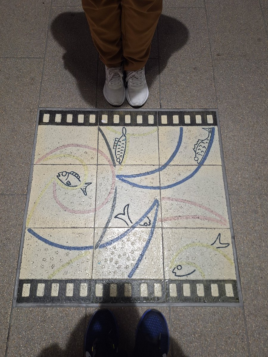 januar_ep0104's tweet photo. Was strolling around #Higashi #Nada with my fellow PRA @tsutsaninjapan, and we found beautiful #mural #art along our walking space from #wardoffice to JR #Sumiyoshi #station It  installed  in the wall and the floor of the #pedestrian in #Kobe #神戸 which you can enjoy @Kobe_PRA https://t.co/500Yp1flgV